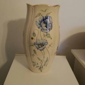 NWT Lenox morningside cottage 11.5 inch vase.